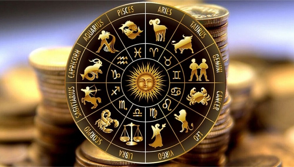 Астрологический круг на фоне монет
