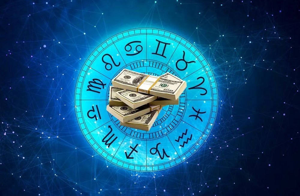 Долларовые купюры в центре зодиакального круга