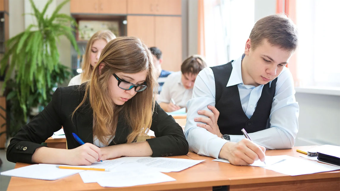 Какие предметы изучают в 10 классе